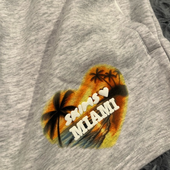 Skims - Picture 2 of 3